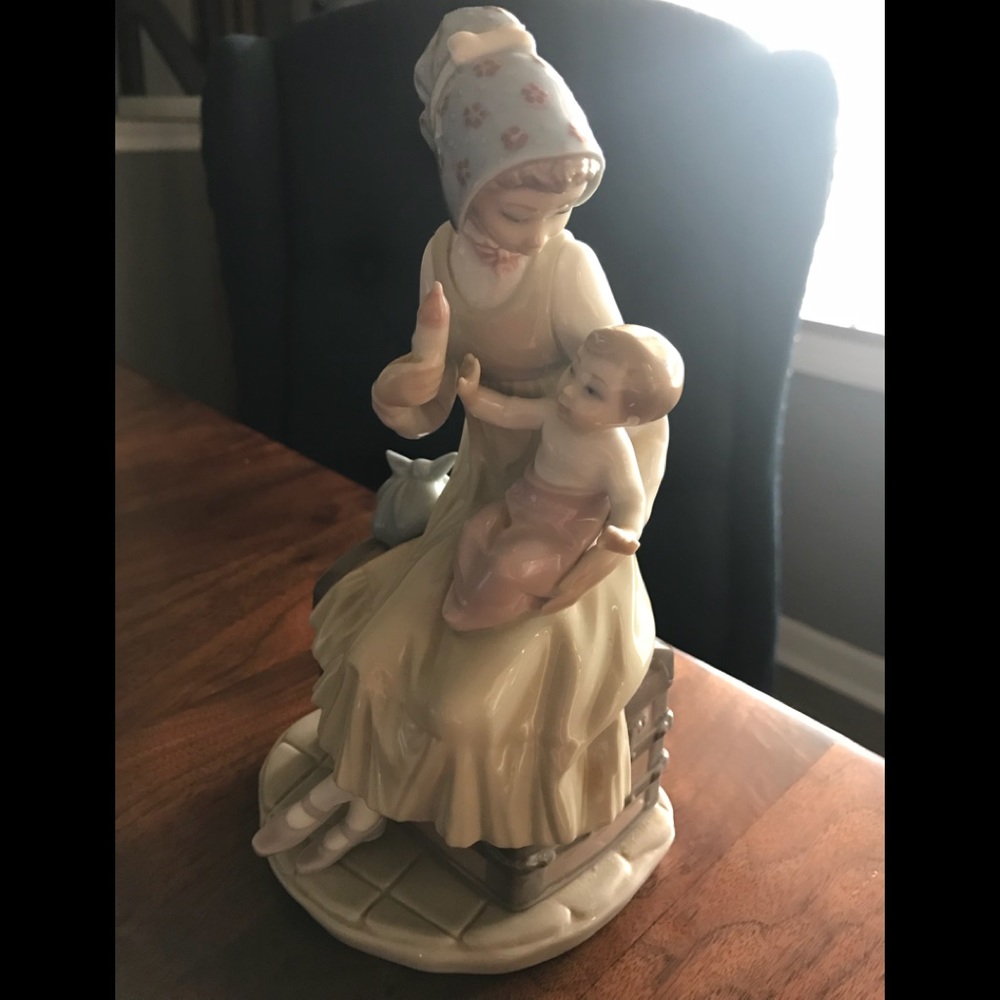 Lladro - mother and baby feeding